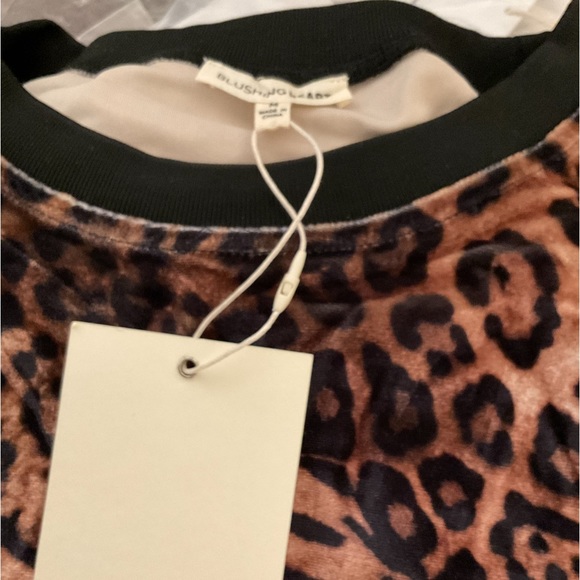 🆕Leopard Print Velvet Sweater Red Brown & Black - Picture 15 of 16